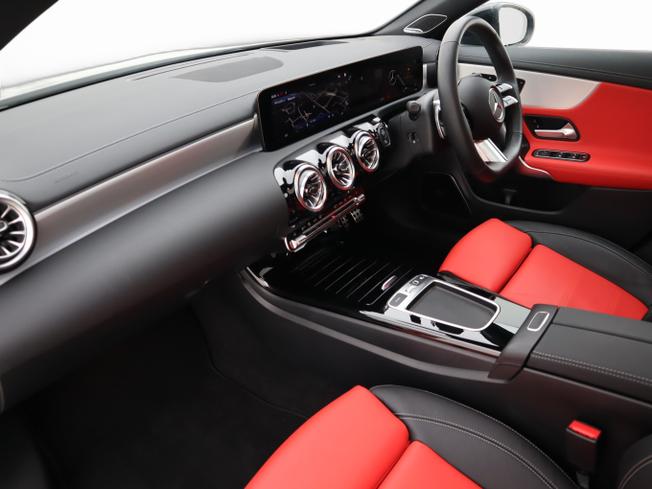 MERCEDES-BENZ CLA Class Photo 21