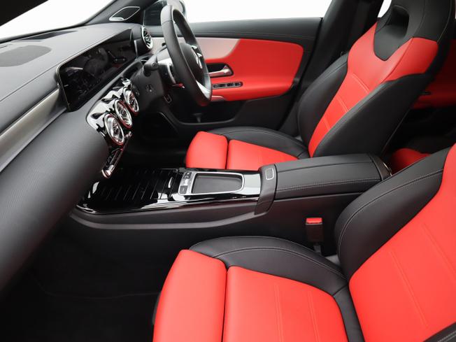 MERCEDES-BENZ CLA Class Photo 22