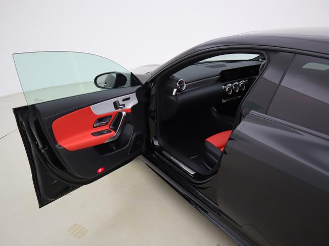 MERCEDES-BENZ CLA Class Photo 23