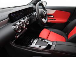 MERCEDES-BENZ CLA Class Photo 3
