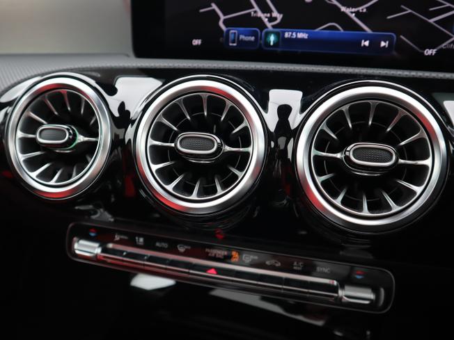 MERCEDES-BENZ CLA Class Photo 31