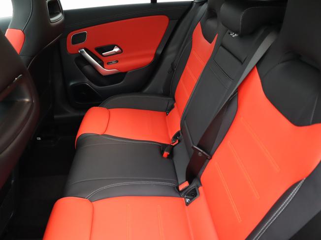 MERCEDES-BENZ CLA Class Photo 8
