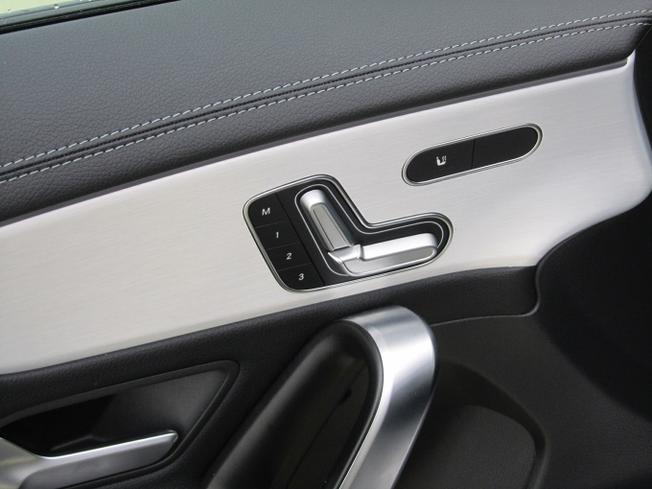 MERCEDES-BENZ Cla Class Photo 17