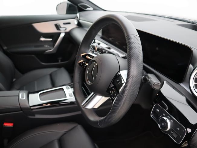 MERCEDES-BENZ CLA Class Photo 12