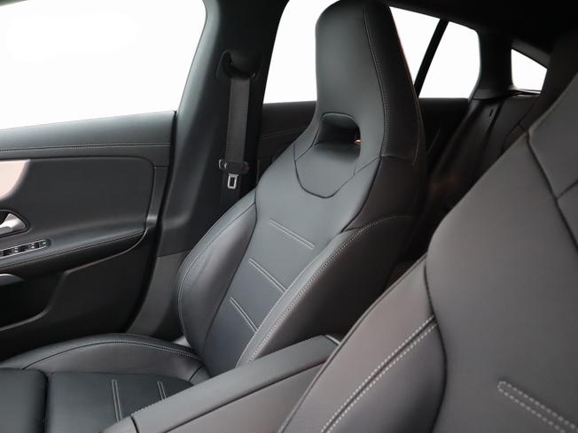 MERCEDES-BENZ CLA Class Photo 20