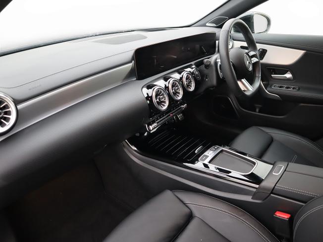 MERCEDES-BENZ CLA Class Photo 21
