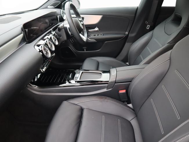MERCEDES-BENZ CLA Class Photo 22