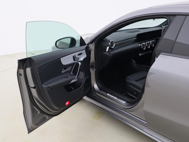 MERCEDES-BENZ CLA Class Photo 24