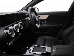 MERCEDES-BENZ CLA Class Photo 3