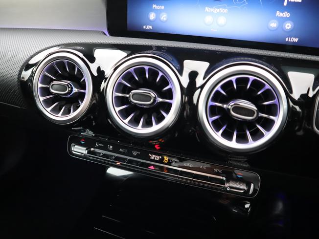 MERCEDES-BENZ CLA Class Photo 30