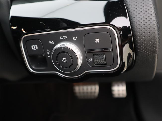 MERCEDES-BENZ CLA Class Photo 37