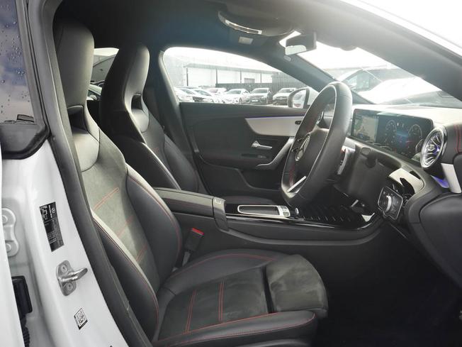 MERCEDES-BENZ CLA Class Photo 33