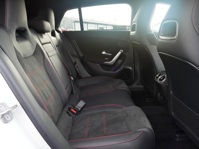MERCEDES-BENZ CLA Class Photo 36