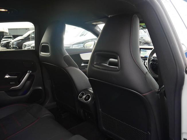 MERCEDES-BENZ CLA Class Photo 37