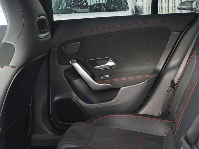 MERCEDES-BENZ CLA Class Photo 39