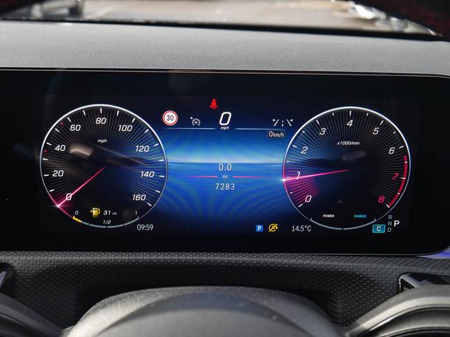 MERCEDES-BENZ CLA Class Photo 4