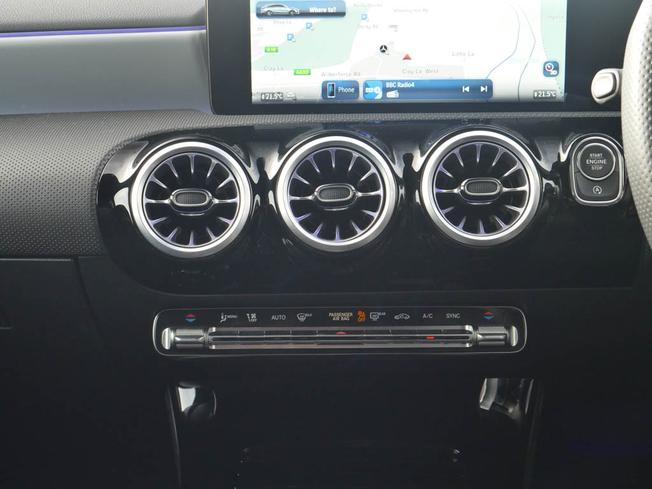MERCEDES-BENZ CLA Class Photo 44
