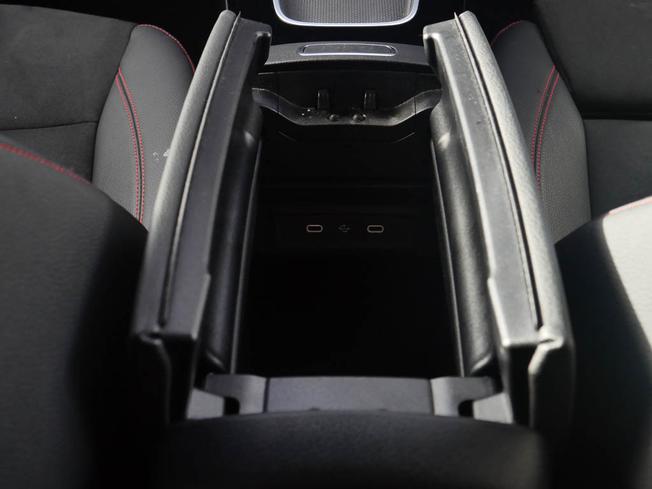 MERCEDES-BENZ CLA Class Photo 47