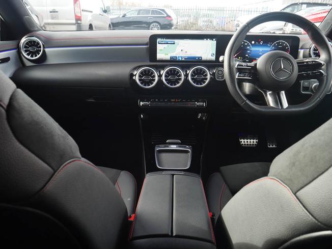 MERCEDES-BENZ CLA Class Photo 5