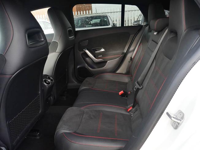 MERCEDES-BENZ CLA Class Photo 8