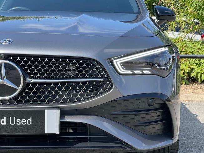 MERCEDES-BENZ CLA Class Photo 18