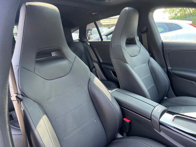 MERCEDES-BENZ CLA Class Photo 38