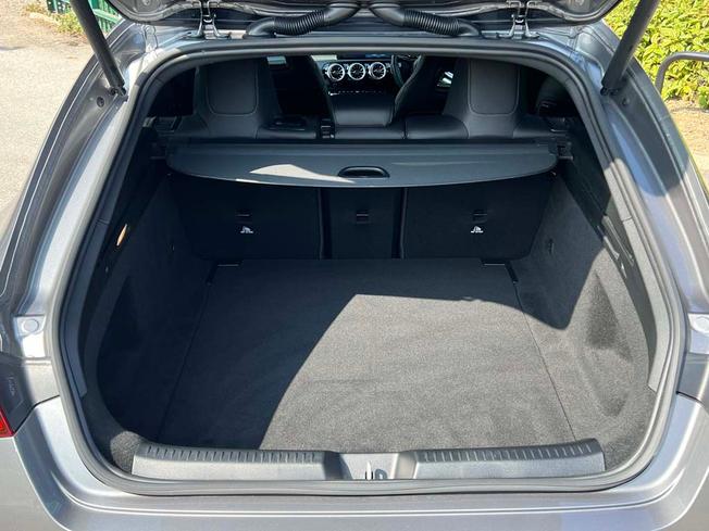 MERCEDES-BENZ CLA Class Photo 9