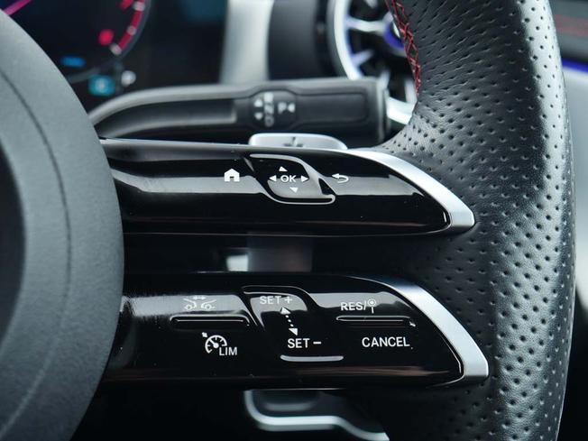 MERCEDES-BENZ CLA Class Photo 13