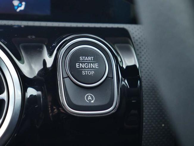 MERCEDES-BENZ CLA Class Photo 19