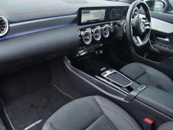 MERCEDES-BENZ CLA Class Photo 3