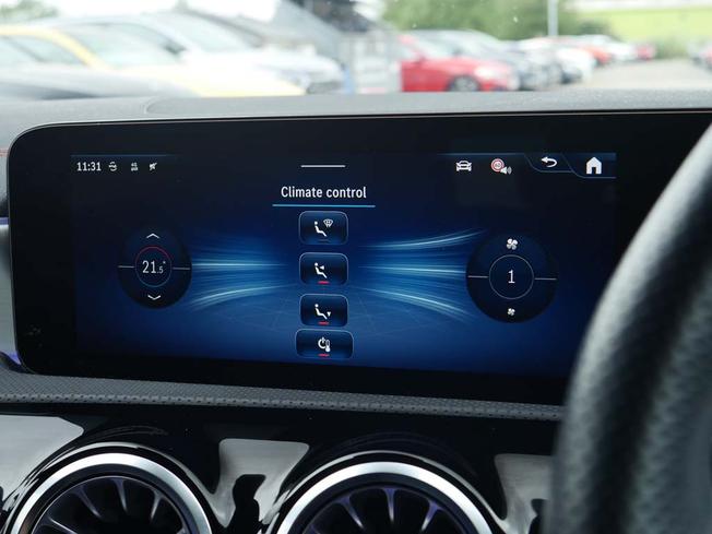 MERCEDES-BENZ CLA Class Photo 31