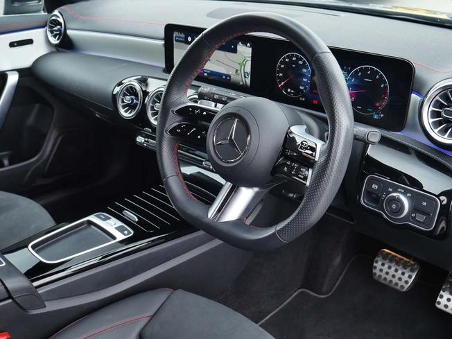 MERCEDES-BENZ CLA Class Photo 35