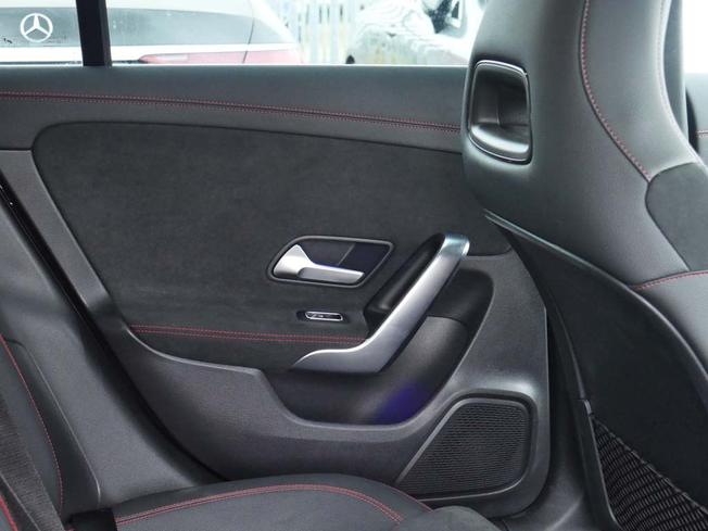 MERCEDES-BENZ CLA Class Photo 38