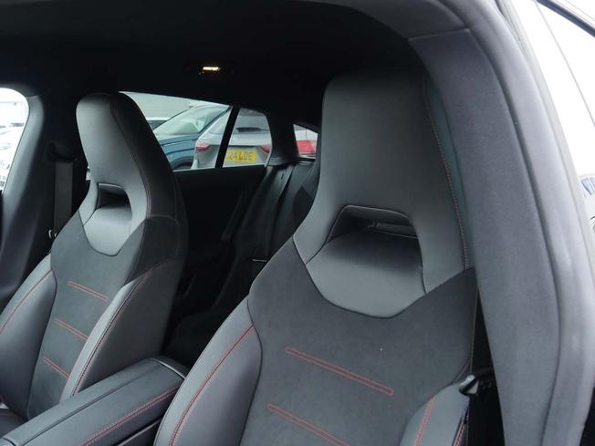 MERCEDES-BENZ CLA Class Photo 47