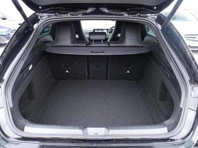 MERCEDES-BENZ CLA Class Photo 9