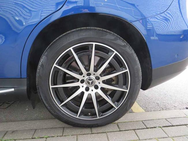 MERCEDES-BENZ EQC Photo 12