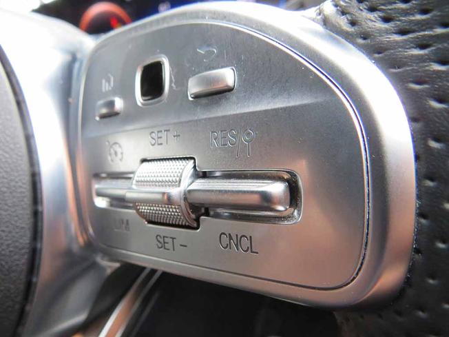 MERCEDES-BENZ EQC Photo 36