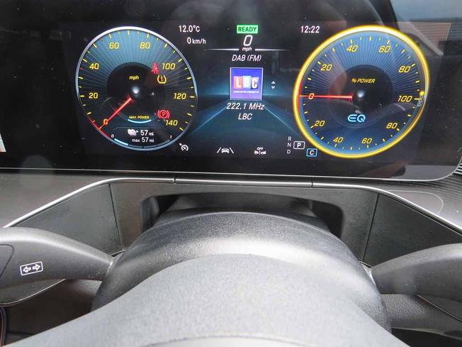 MERCEDES-BENZ EQC Photo 44