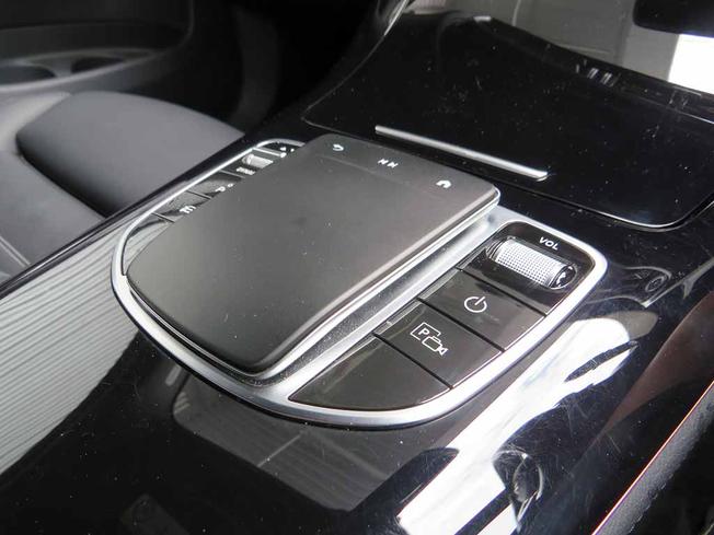 MERCEDES-BENZ EQC Photo 47