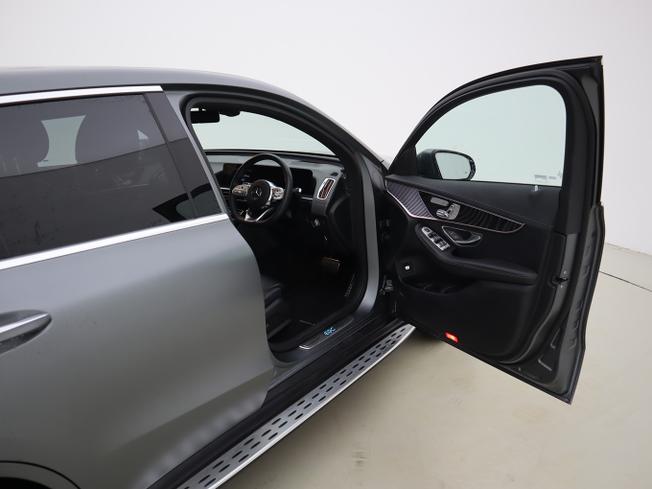 MERCEDES-BENZ EQC Photo 16
