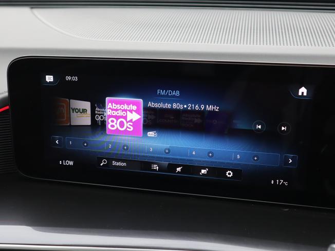 MERCEDES-BENZ EQC Photo 30