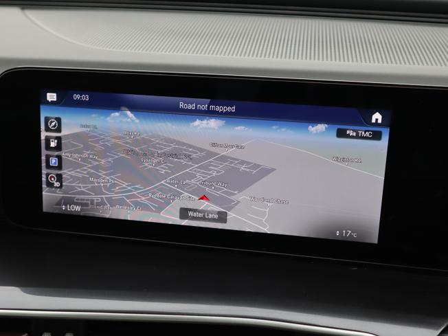 MERCEDES-BENZ EQC Photo 32