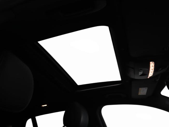 MERCEDES-BENZ EQC Photo 42
