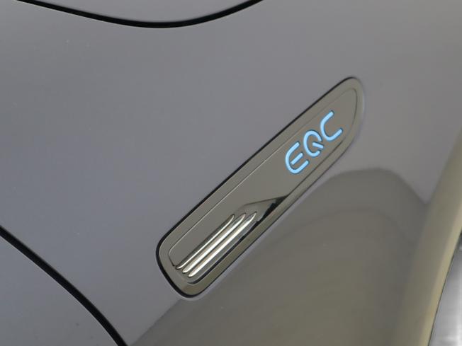 Mercedes-Benz EQC Photo 14