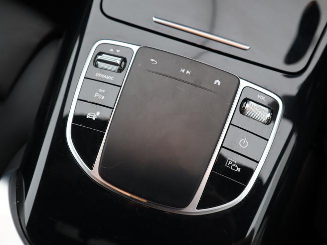 Mercedes-Benz EQC Photo 28