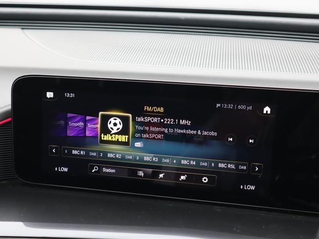 Mercedes-Benz EQC Photo 31