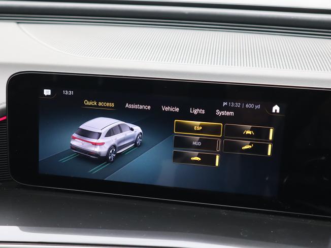 Mercedes-Benz EQC Photo 32