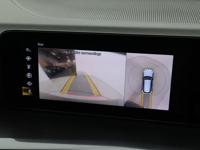 Mercedes-Benz EQC Photo 35