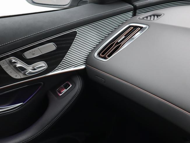 Mercedes-Benz EQC Photo 36