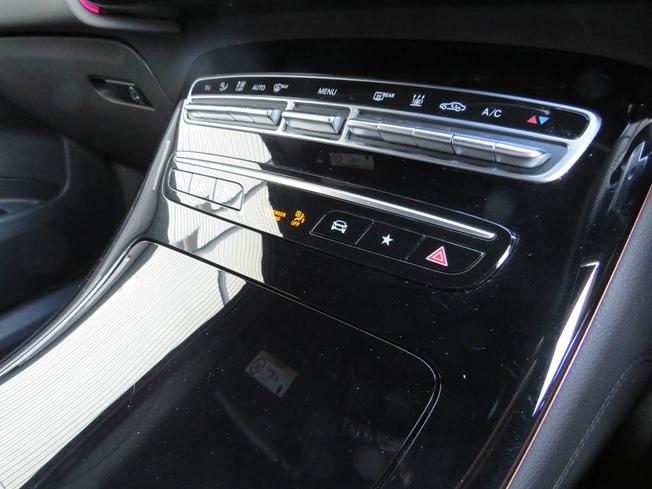 MERCEDES-BENZ EQC Photo 17